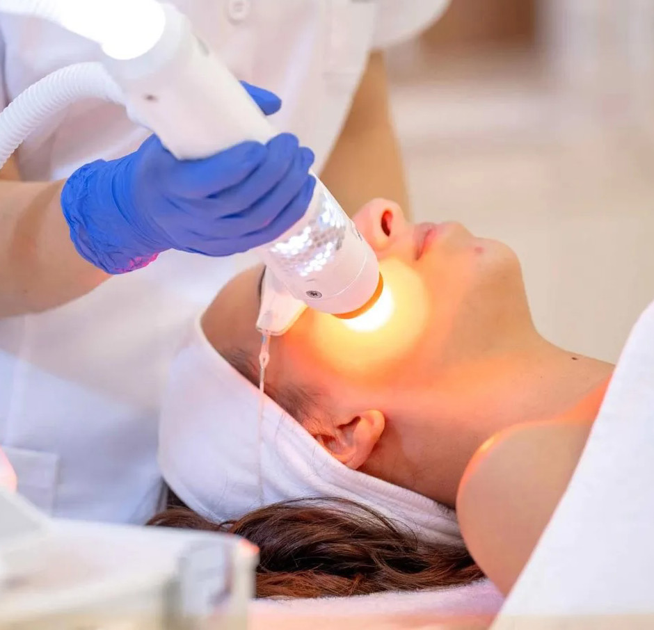 Woman receiving Aerolase treatment