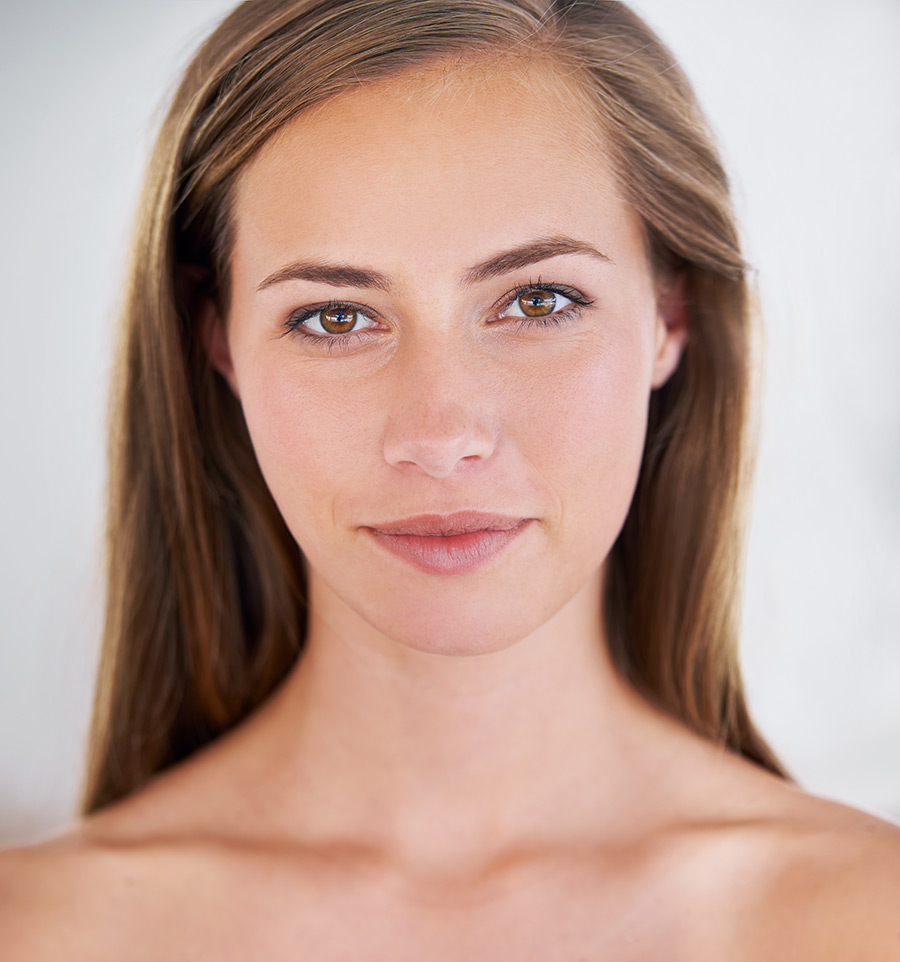 beautiful woman with long blond hair and beautiful skin